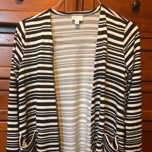 LuLaRoe Caroline cardigan with pockets